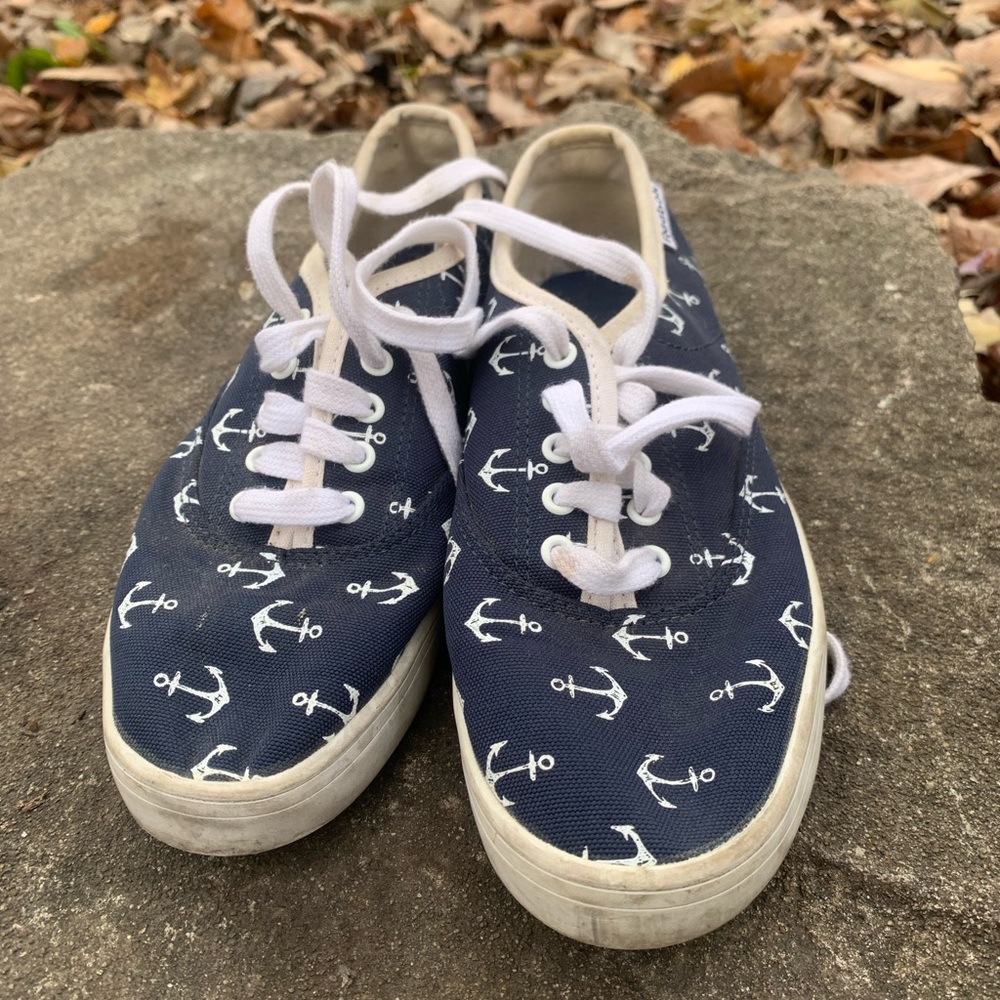 Reebok anchor design lace up shoes women’s size 6.5. Good condition. - Picture 2 of 8